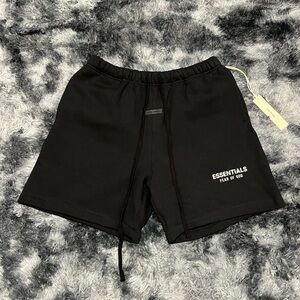 ESSENTIALS FEAR OF GOD SS25 JET BLACK SHORTS